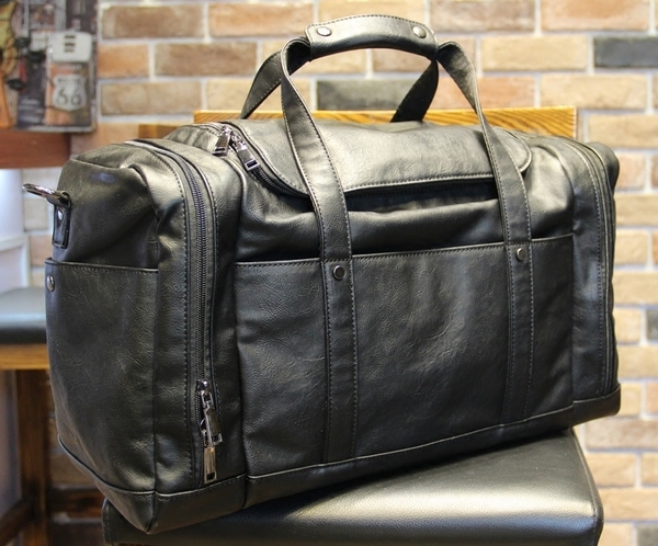 Черни сакове за ръчен багаж от изкуствена кожа 