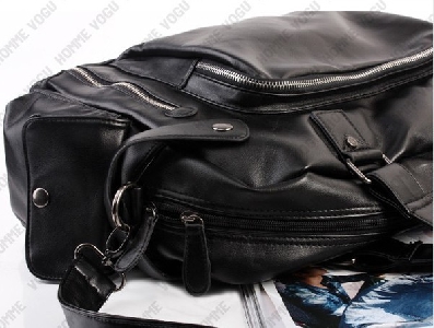 Пътни чанти в черен и тъмнокафяв цвят от изкуствена кожа за мъже и жени
