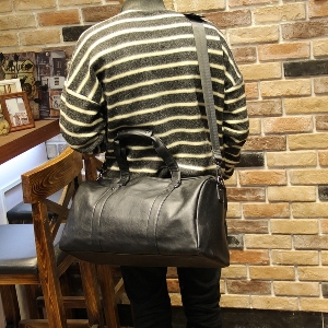 Мъжки и дамски черни пътни чанти от изкуствена кожа - 50х24см