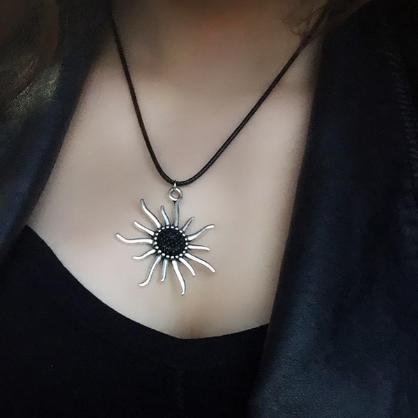 Γυναικεία δαχτυλίδια σε 21 μοντέλα - δράκος, φεγγάρι, καρδιές και άλλα