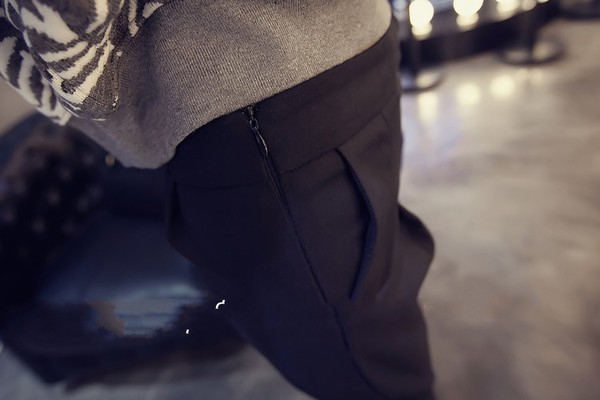 Γυναικεία παντελόνια σε μαύρο και κόκκινο