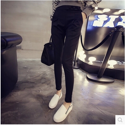 Γυναικεία παντελόνια σε μαύρο και κόκκινο