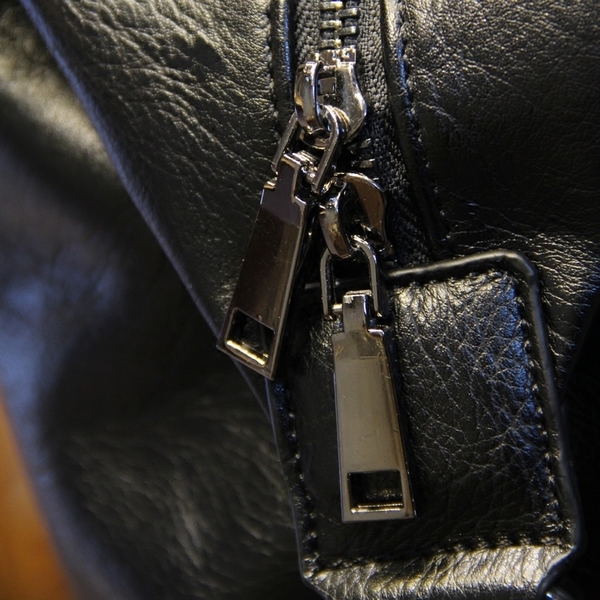 Μαύρες δερμάτινες τσάντες από συνθετικό δέρμα