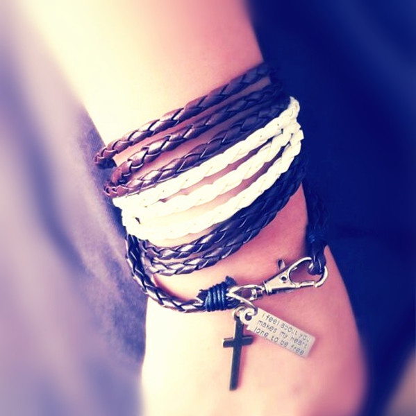 Ανδρικά βραχιόλια σε μαύρο, μπλε, λευκό και μαύρο χρώμα