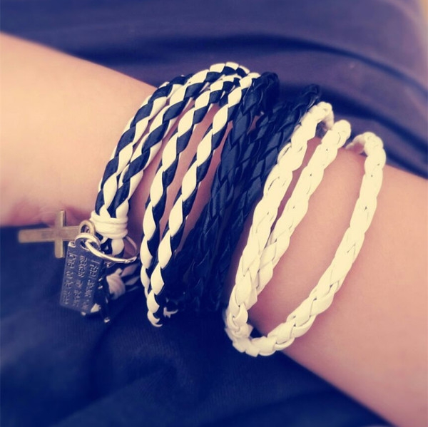 Ανδρικά βραχιόλια σε μαύρο, μπλε, λευκό και μαύρο χρώμα