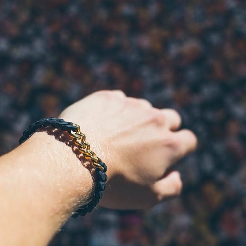Ανδρικό βραχιόλι σε μαύρο και χρυσό χρώμα - 1 μοντέλο