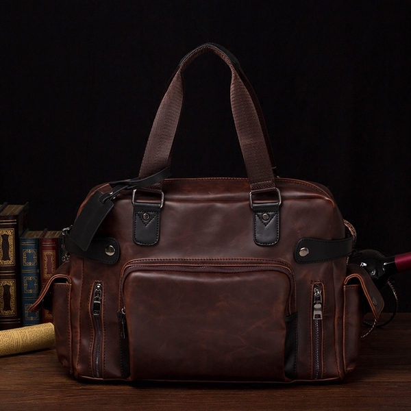 Компактна   чанта за ръчен багаж изработена от изкуствена кожа 