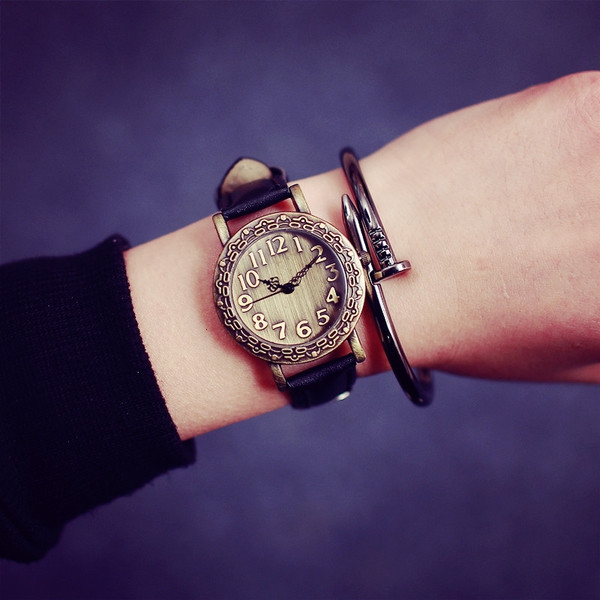 Γυναικείο ρολόι  σε μπλε κόκκινο μαύρο και πορτοκαλί λουρί 