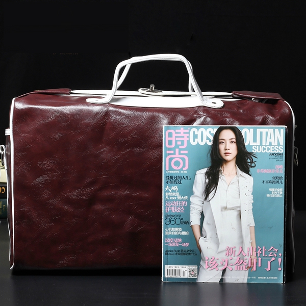 Μεγάλες ταξιδιωτικές τσάντες σε κόκκινο και μαύρο χρώμα