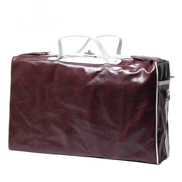 Μεγάλες ταξιδιωτικές τσάντες σε κόκκινο και μαύρο χρώμα