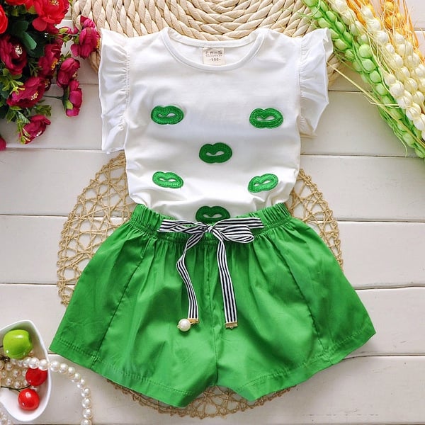 Παιδικά κοστούμια για κορίτσια - πέντε μοντέλα.