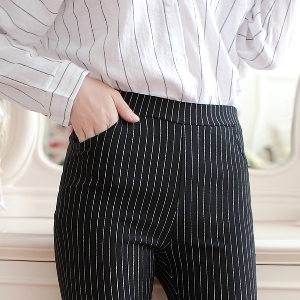 Дамски тънък клин черен или бял с джобчета - тип панталон