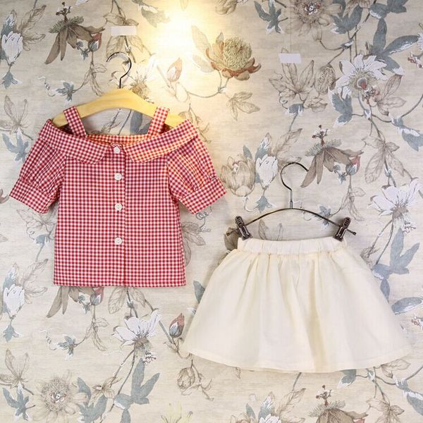 Σετ πουκάμισων και φούστα.