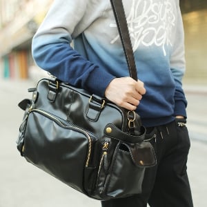 Дамски и мъжки черни и кафяви пътни чанти от изкуствена кожа - 2 модела 