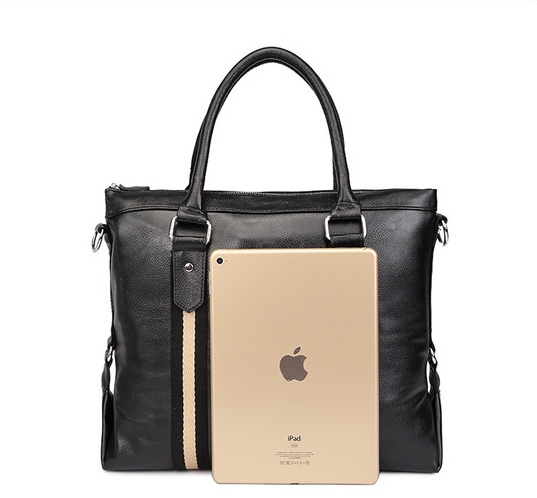 Малки черни и кафяви пътни чанти съставени от изкуствена кожа - 2 модела 