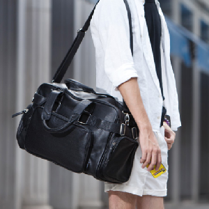 Черни пътни чанти съставени от изкуствена кожа за мъже и жени