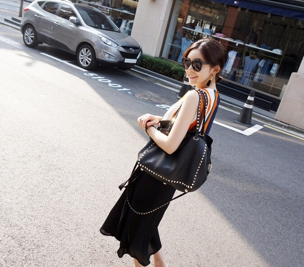 Γυναικεία σκουλαρίκια σε μπεζ και μαύρο χρώμα-2 μοντέλα