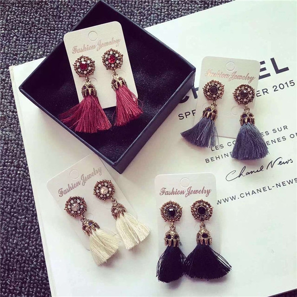 Γυναικεία σκουλαρίκια σε μπλε, μπεζ, γκρι και κόκκινο χρώμα