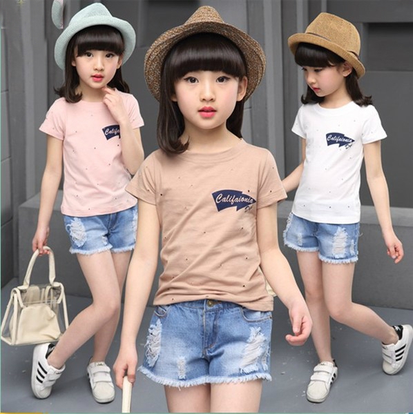 Комплект тениска и къси дънки за момичета в три цвята.