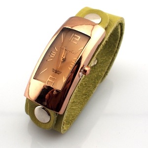 Дамски часовник със зелена каишка