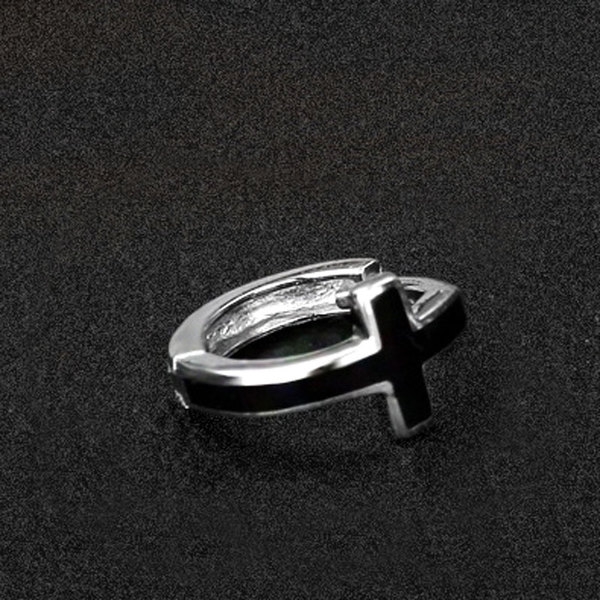 Μαύρο ασημένιο σκουλαρίκι - σταυρός