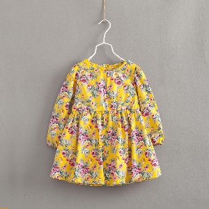 Φόρεμα σε δύο χρώματα με floral μοτίβα.