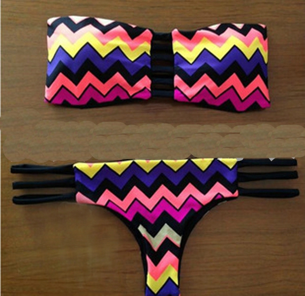 Οι γυναίκες το καλοκαίρι κολύμβησης σε φρέσκα χρώματα σε 5 διαφορετικά μοντέλα