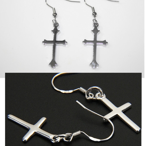 Ανδρικά σκουλαρίκια σε μαύρο και άσπρο χρώμα-σταυρό