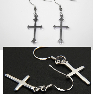 Ανδρικά σκουλαρίκια σε μαύρο και άσπρο χρώμα-σταυρό