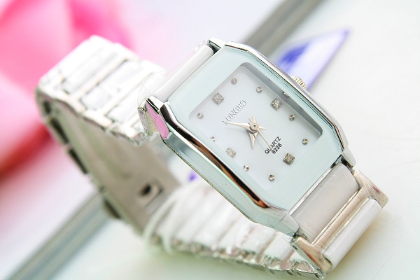 Γυναικεία  Quartz ρολόγια  σε μαύρο και άσπρο χρώμα