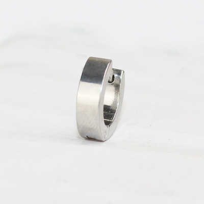 Ανδρικά σκουλαρίκια σε χρυσό, ασήμι και μαύρο χρώμα-14 σχέδια