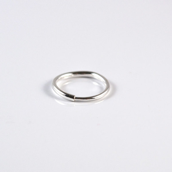 Тънки халки дамски обеци-един модел