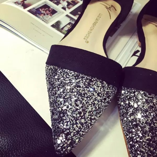 Γυναικεία παπούτσια σε γκρι και μαύρο χρώμα