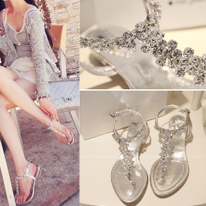 Дамски блестящи сандали с камъни в сребрист цвят
