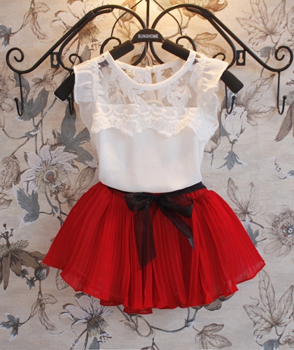 Детски комплект дантелена блуза и плисирана пола