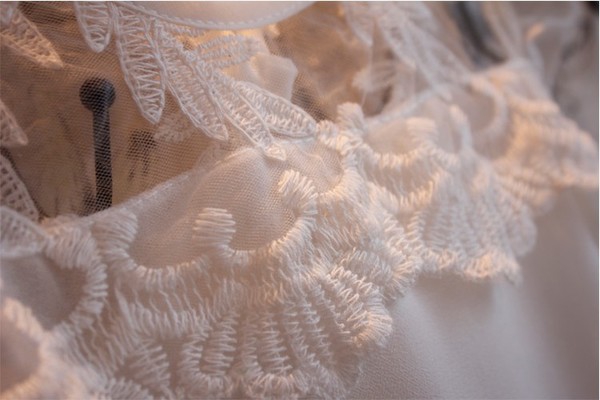 Детски комплект дантелена блуза и плисирана пола