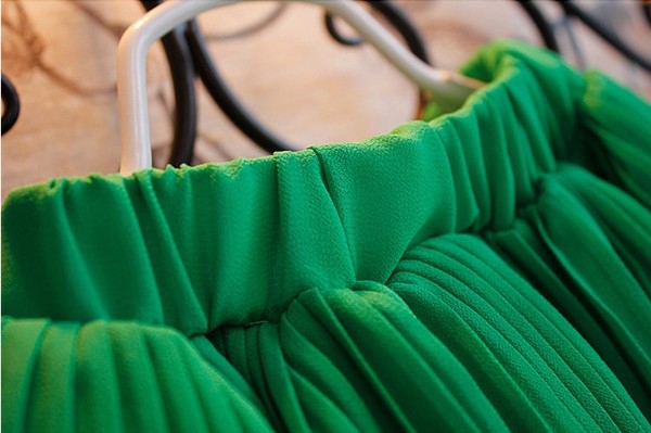 Детски комплект дантелена блуза и плисирана пола