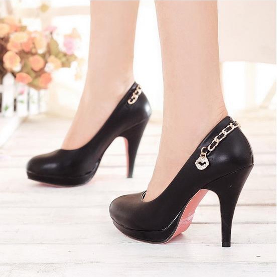 Дамски обувки с висок ток кремав и черен цвят