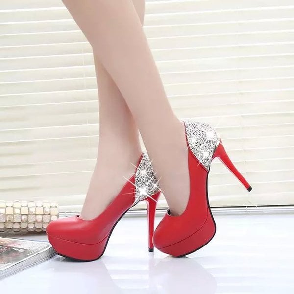 Παπούτσια με ψηλά τακούνια άσπρο μαύρο και κόκκινο