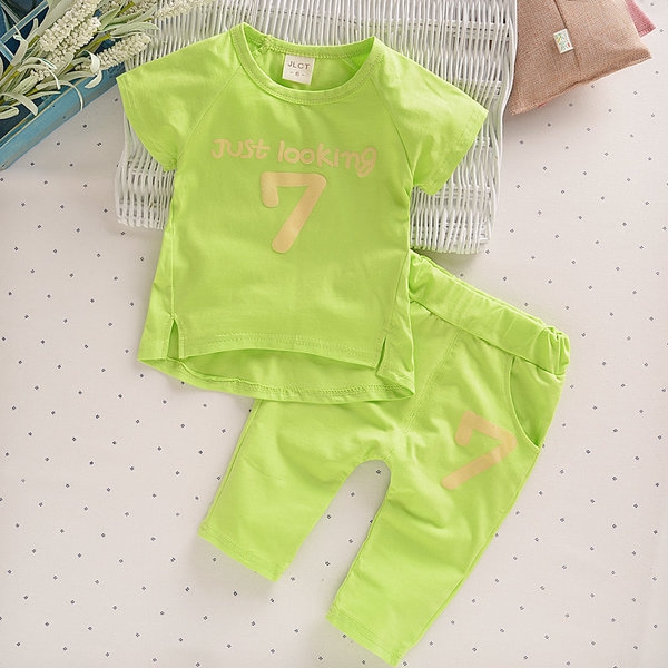 Комплекти за момичета в четири свежи цвята.