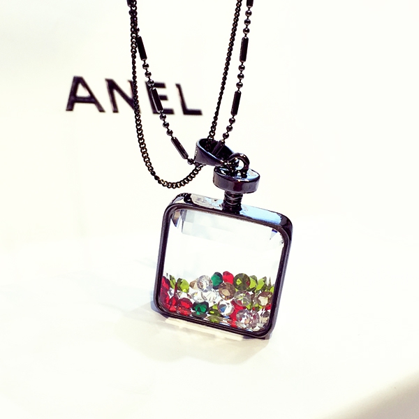 Γυναικείο κολιέ με κρεμαστό σε μια φιάλη αρωμάτων - τέσσερα μοντέλα