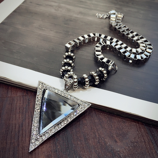 Πολυτελή γυναικεία περιδέραια 