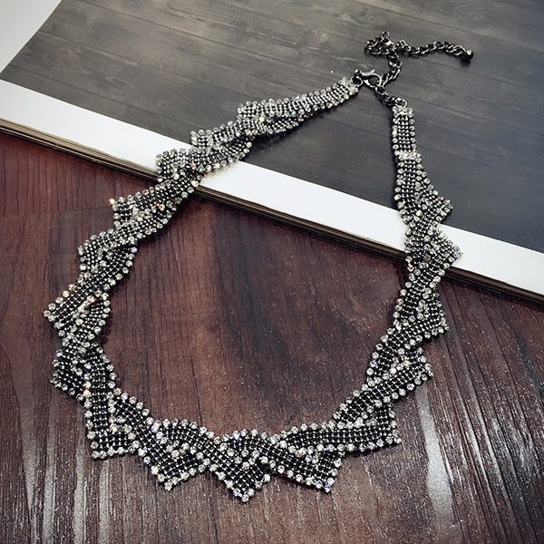 Πολυτελή γυναικεία περιδέραια 