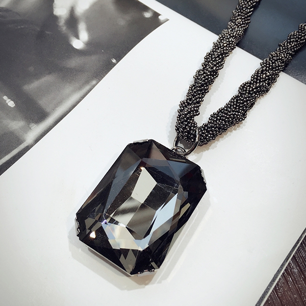 Πολυτελή γυναικεία περιδέραια 