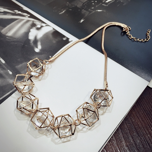 Πολυτελή γυναικεία περιδέραια 