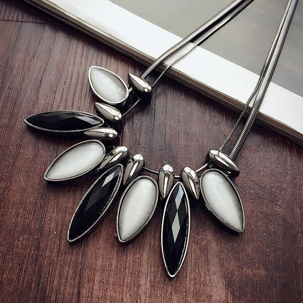 Πολυτελή γυναικεία περιδέραια 