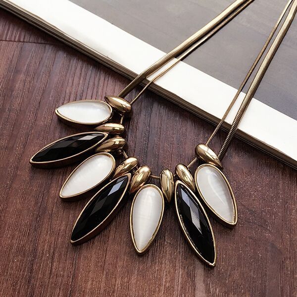 Πολυτελή γυναικεία περιδέραια 