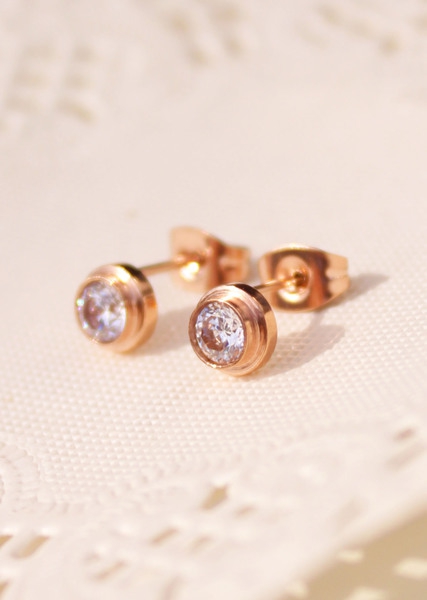 Γυναικέια σκουλαρίκια σε χρυσό χρώμα με λευκό κρύσταλλο-1 μοτίβο