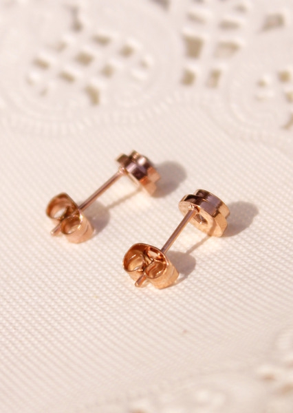 Γυναικέια σκουλαρίκια σε χρυσό χρώμα με λευκό κρύσταλλο-1 μοτίβο