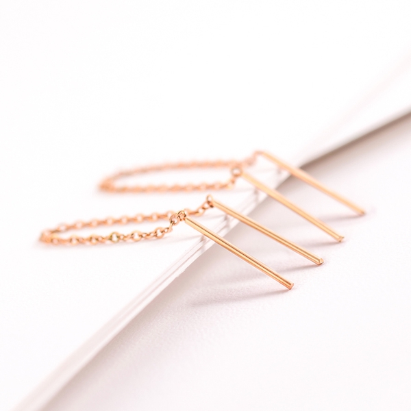 Γυναικεία  κρεμαστά σκουλαρίκια σε χρυσό μοτίβο